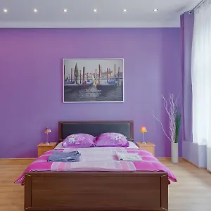 https://queen-apartments.krakowhotelspoland.com